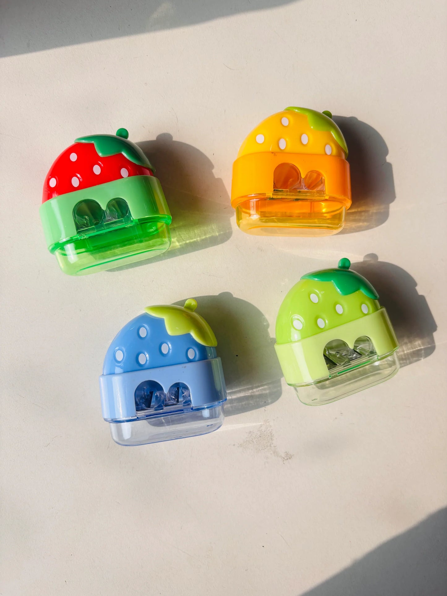 58103 Random Transparent Color Bubble Strawberry Shaped Pencil Sharpener, Cute Transparent Colorful Fruit Shaped Student Office Pencil Sharpener
