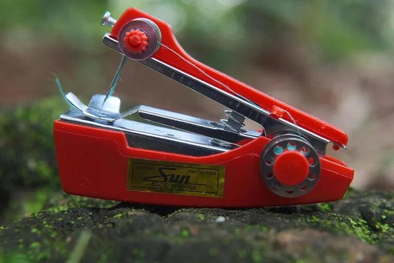 10754 Portable Mini Manual Stapler Style Hand Sewing Machine, Craft Clothes, Stitch Handheld Cordless