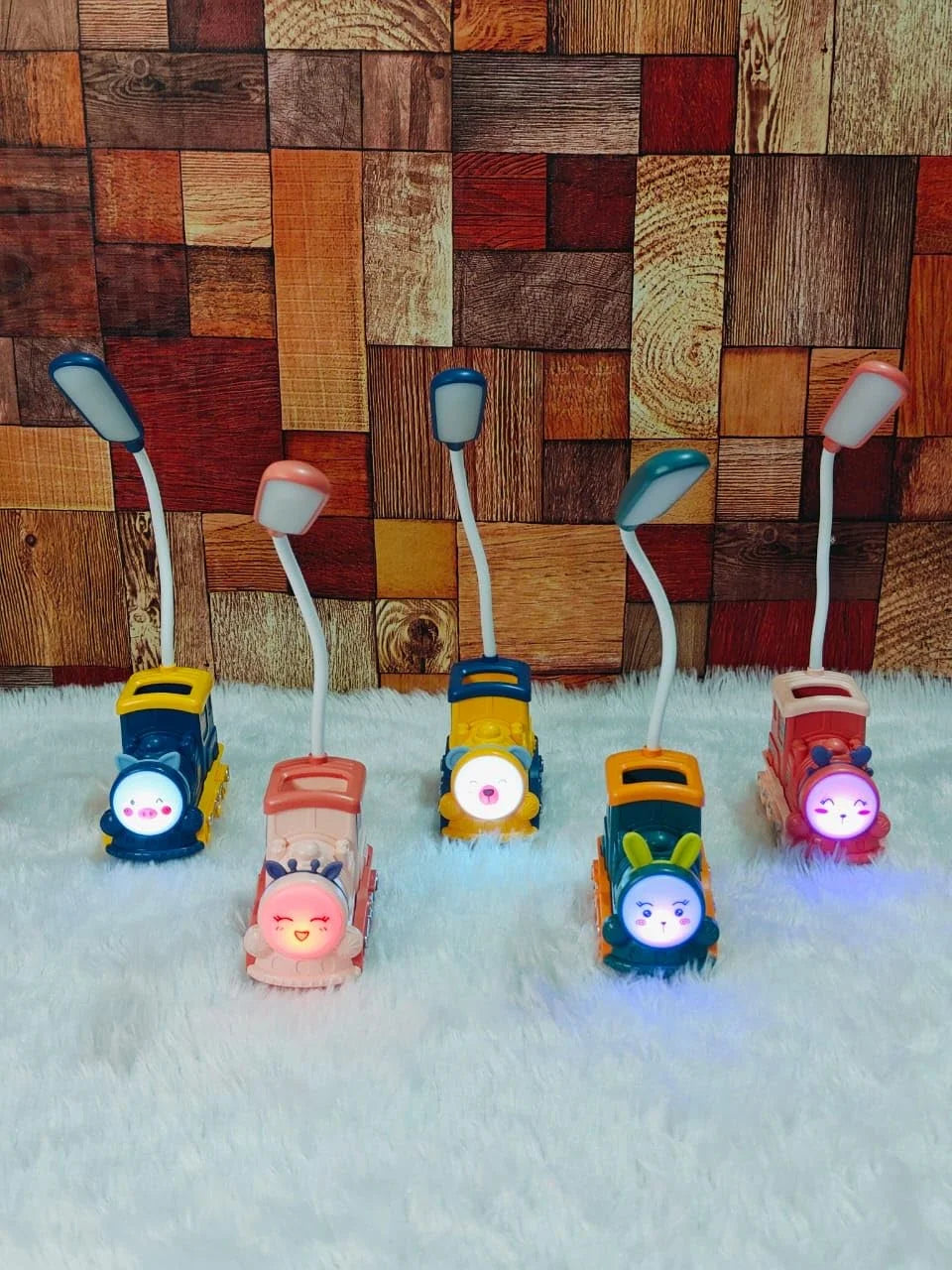 8050 Train Engine Shape LED Desk Lamp