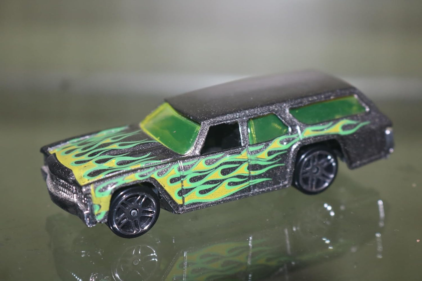 10876 Die-Cast Pickup Metal Truck Toy Car {Random Caracter}