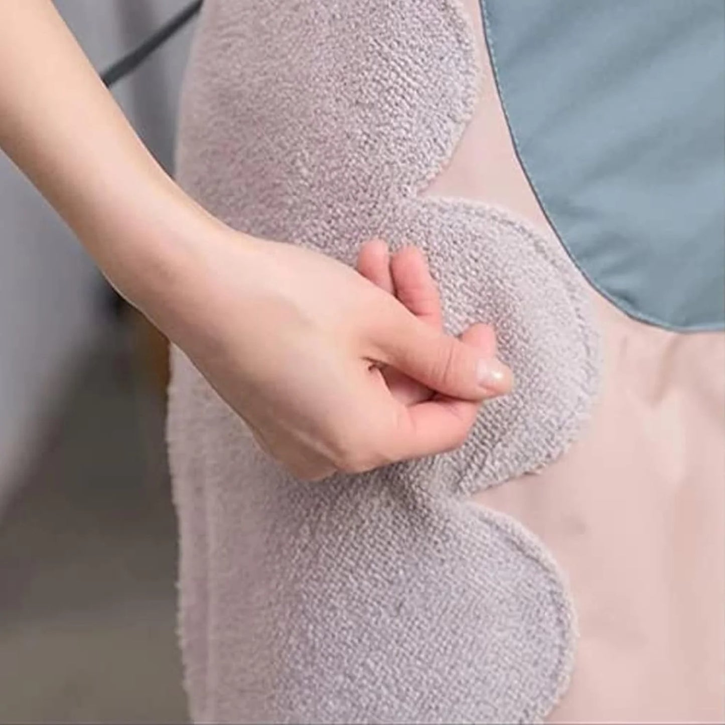 10998 Waterproof Kitchen Apron for Women with Big Front Pocket Hand-Wiping Towel Comfortable Wear-Resistant Chef Apron for Cooking