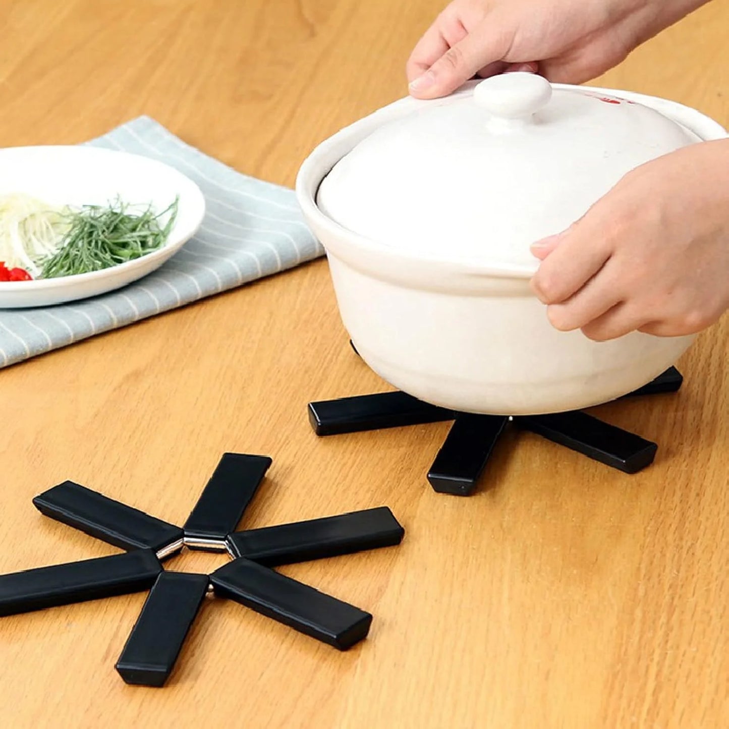 10826 Folding Pot Mat, Foldable Trivets Black Heat Insulating for Dining Room for Pot