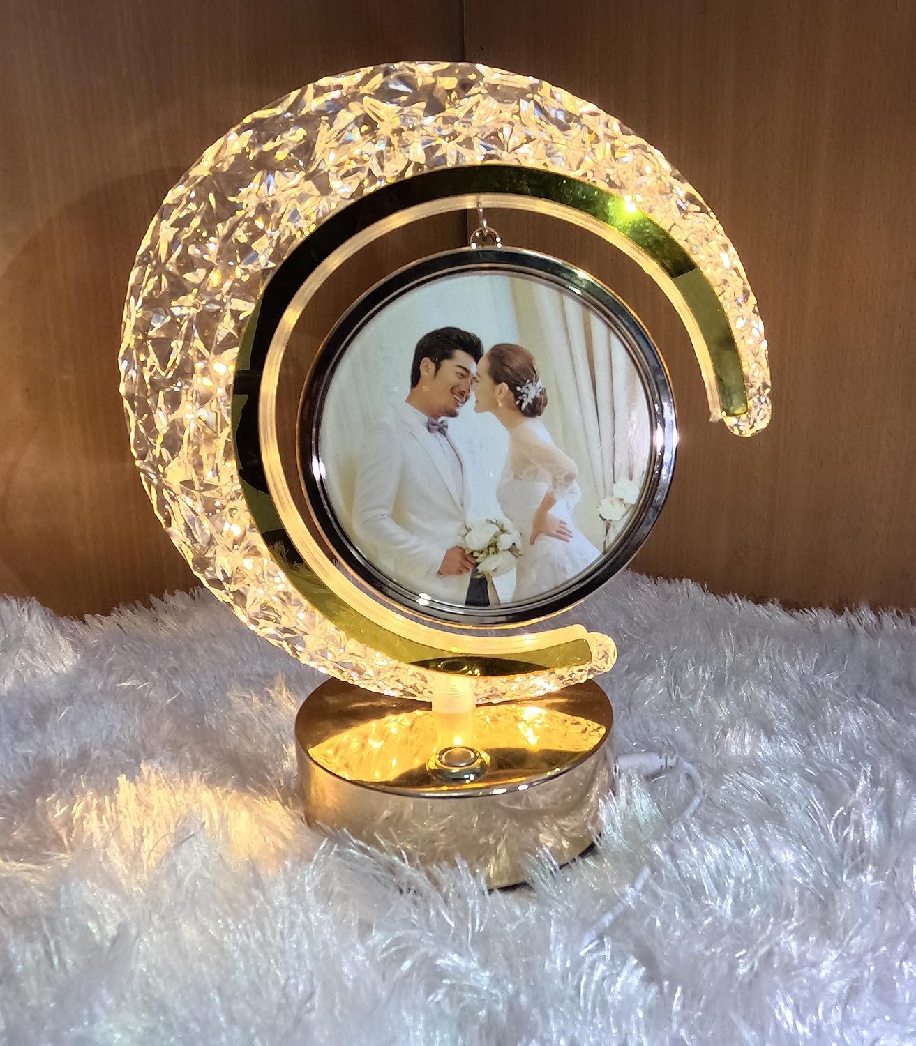 20120 LED Crystal Moon LAMP Photo Frame for Anniversary, BIRTHADY and Special Occasions.