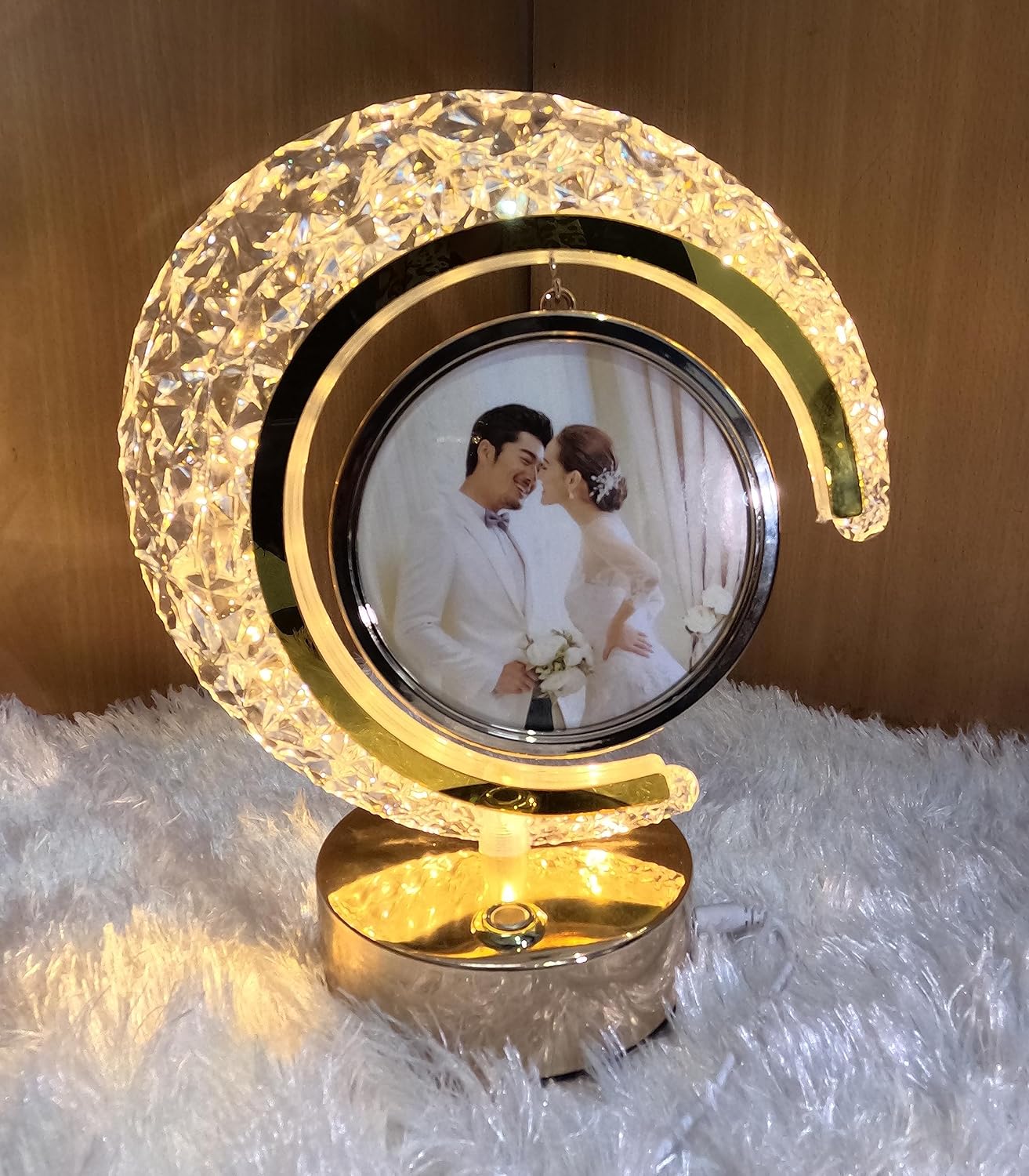 20120 LED Crystal Moon LAMP Photo Frame for Anniversary, BIRTHADY and Special Occasions.