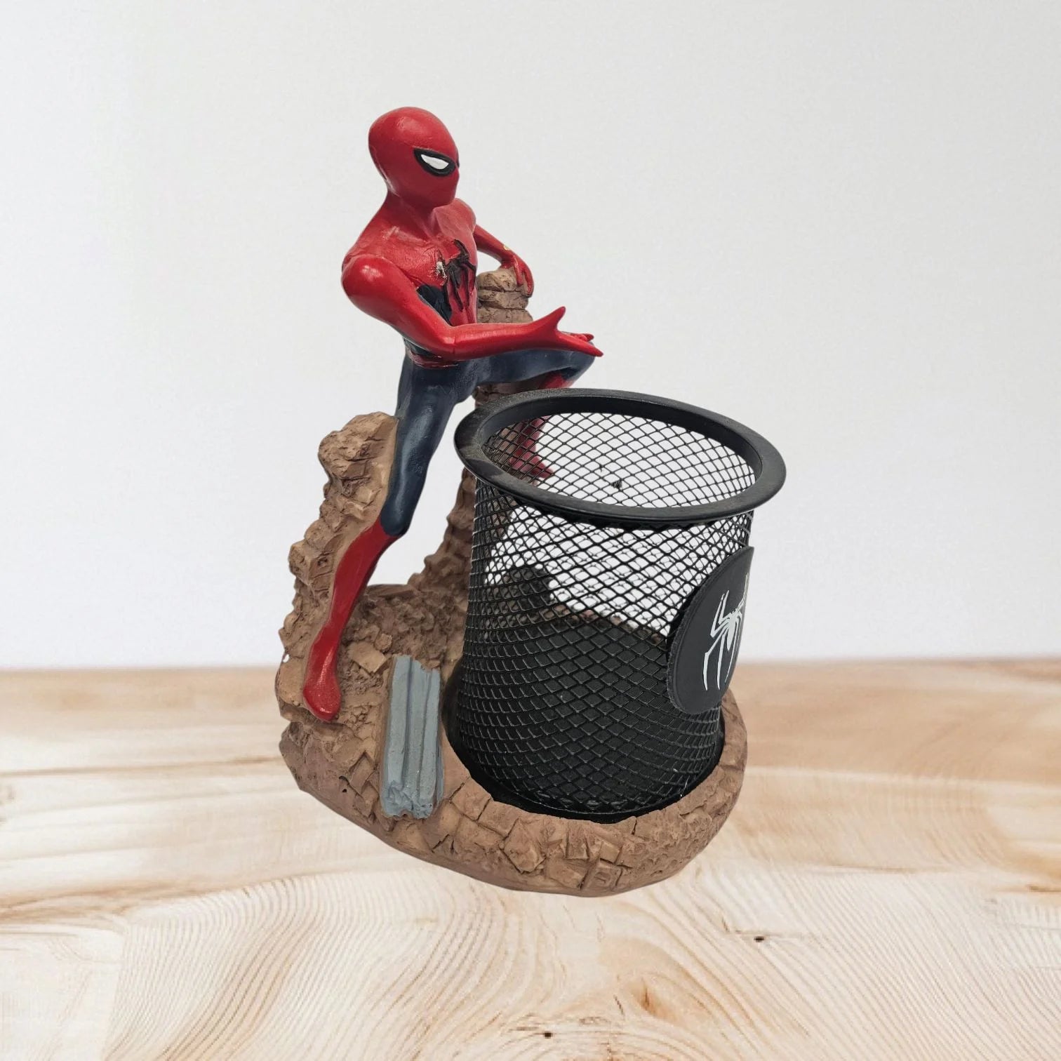 GL2312 Spider Men Penstand Creative Novelty Office Desk Decorations Man boy Girls Gadgets Stationery Storage Box