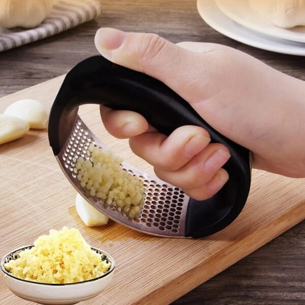 11141 Stainless Steel Annular Garlic Mud Press Household Hand-Grip Smashing Artifact with Paste